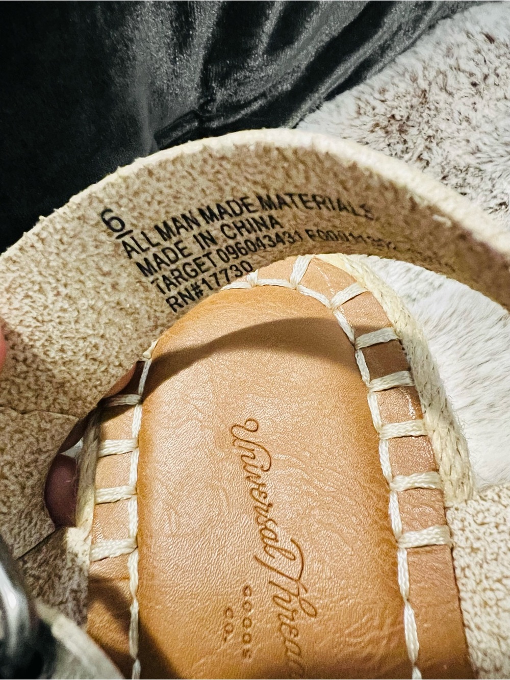 Size 6 Universal Thread Rae Sandals - Gold - Picture 2 of 4
